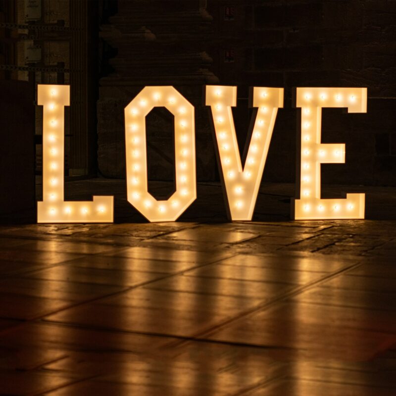 Lettres LOVE illuminées – Image 3