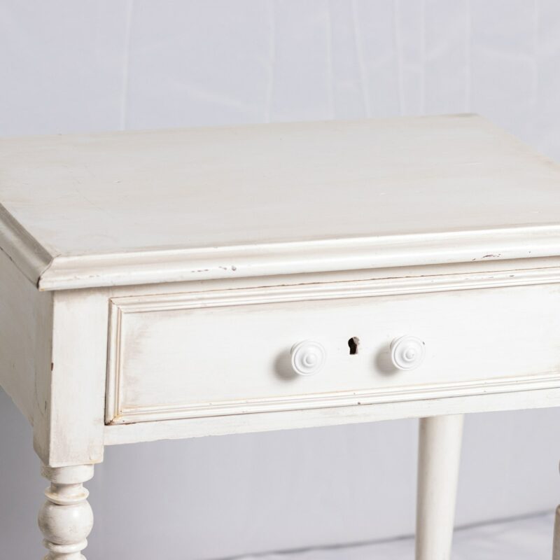 petit bureau blanc